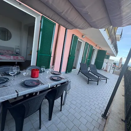 Casa Serge Vista Mare Con Ampio Terrazzo Privato Bergeggi