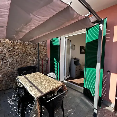 Casa Serge Vista Mare Con Ampio Terrazzo Privato Apartamento