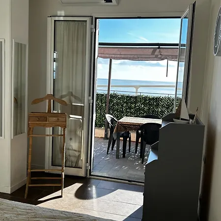 Casa Serge Vista Mare Con Ampio Terrazzo Privato Берджеджи