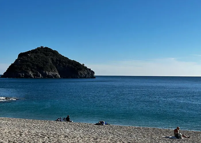 Casa Serge Vista Mare Con Ampio Terrazzo Privato Bergeggi