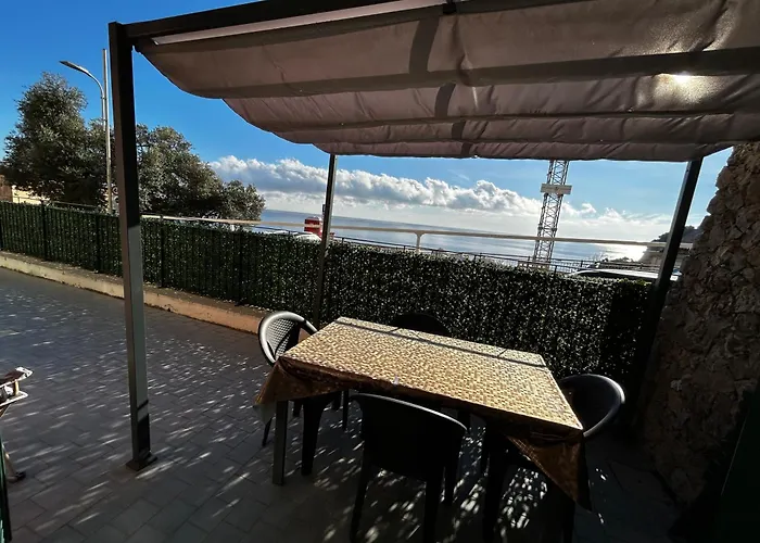 Casa Serge Vista Mare Con Ampio Terrazzo Privato Apartamento Bergeggi