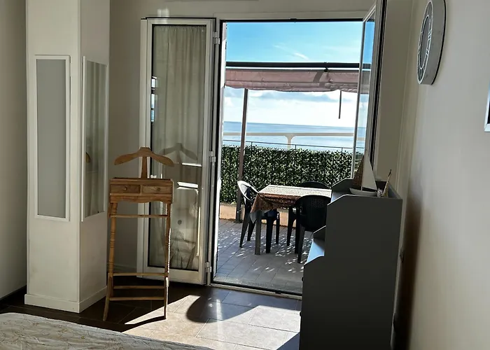 Casa Serge Vista Mare Con Ampio Terrazzo Privato Bergeggi
