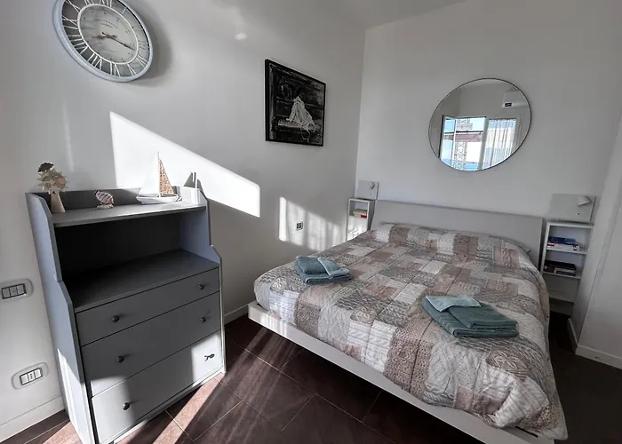 Casa Serge Vista Mare Con Ampio Terrazzo Privato Apartamento